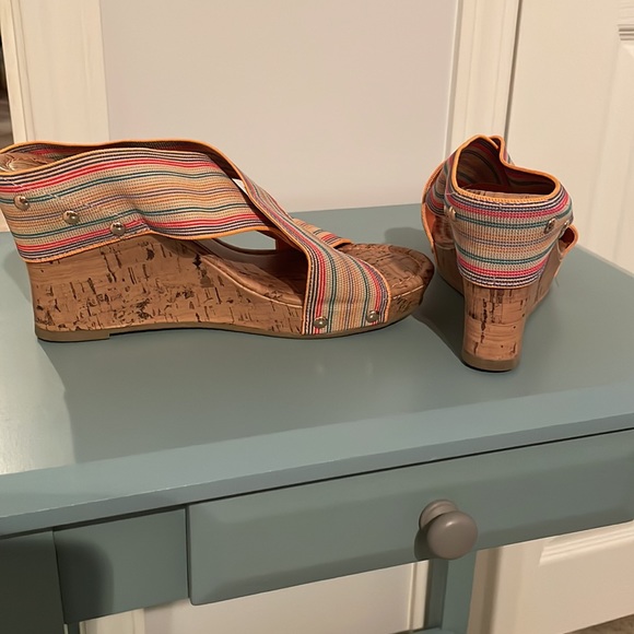 Wedge sandals with multi coloured straps - Picture 4 of 7